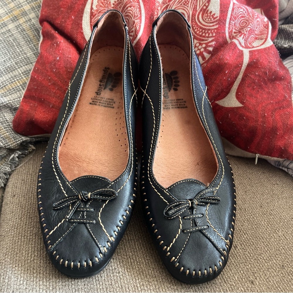 Spring Step Black Leather Pointed Toe Flats